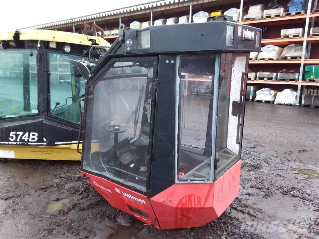 Valmet 911.1 Καμπίνες και εσωτερικό