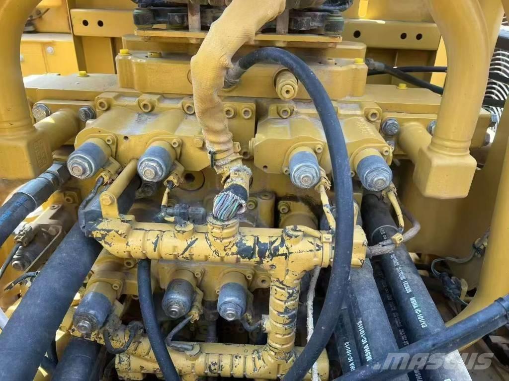 CAT 390 F Εκσκαφείς με ερπύστριες