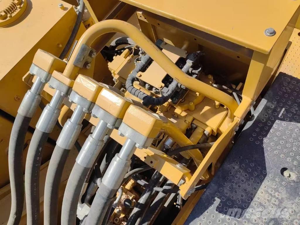 CAT 390 F Εκσκαφείς με ερπύστριες