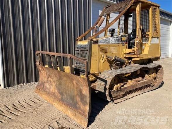 CAT D3C Μπουλντόζες με ερπύστριες