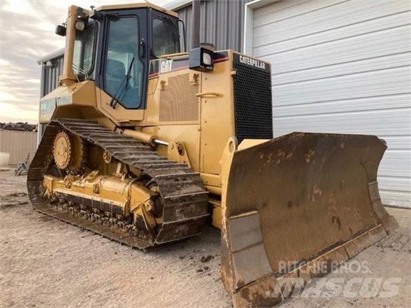 CAT D5M Μπουλντόζες με ερπύστριες