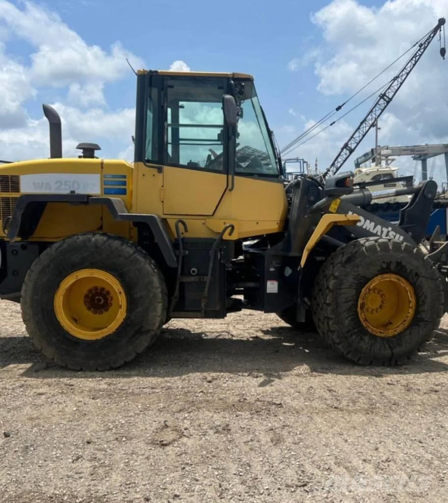 Komatsu WA 250 PZ-6 Φορτωτές με λάστιχα (Τροχοφόροι)