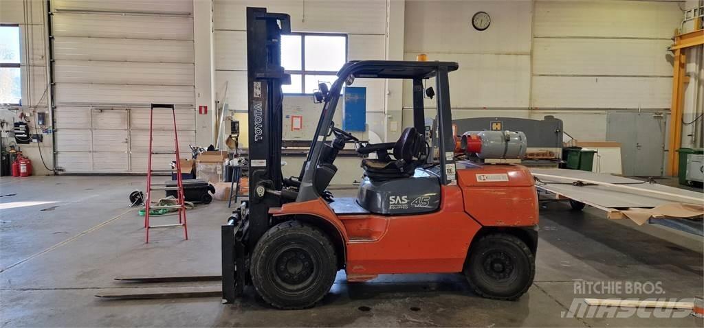 Toyota 7FG40 Περονοφόρα ανυψωτικά κλαρκ με φυσικό αέριο LPG