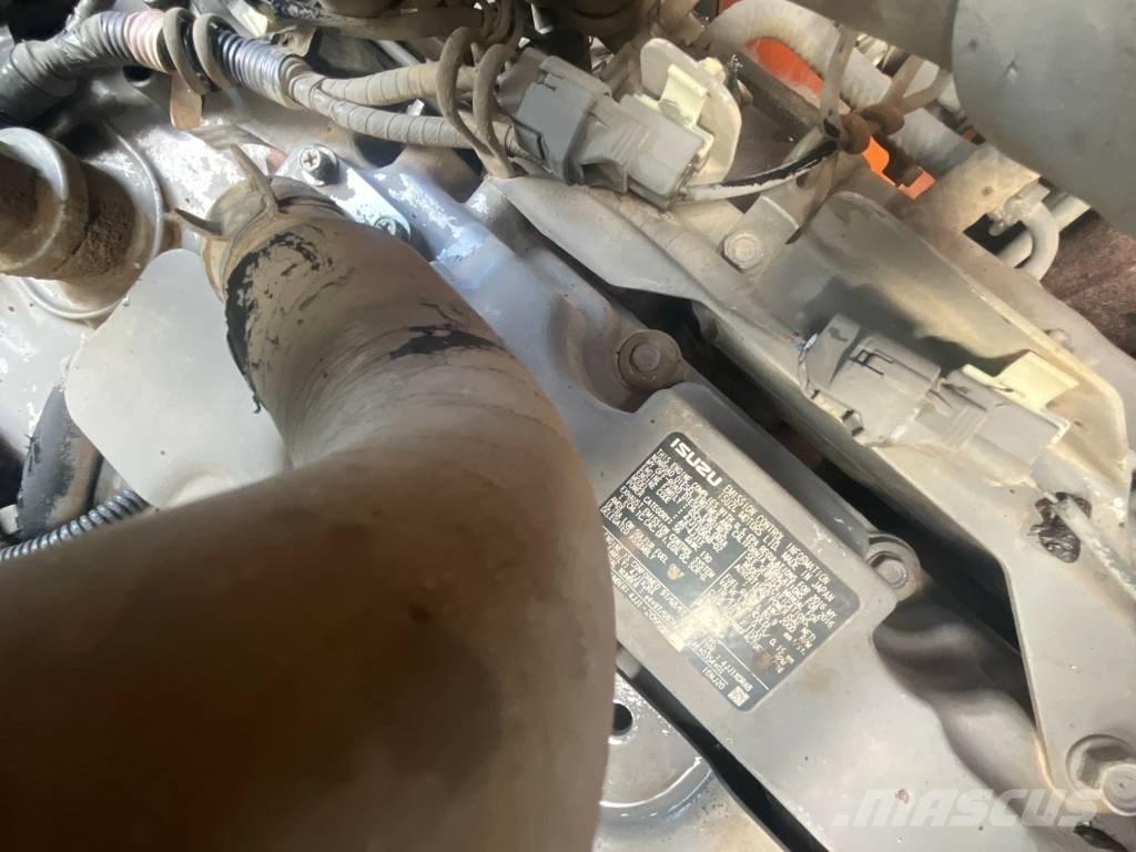 Hitachi ZX 135 US-6 Εκσκαφείς με ερπύστριες
