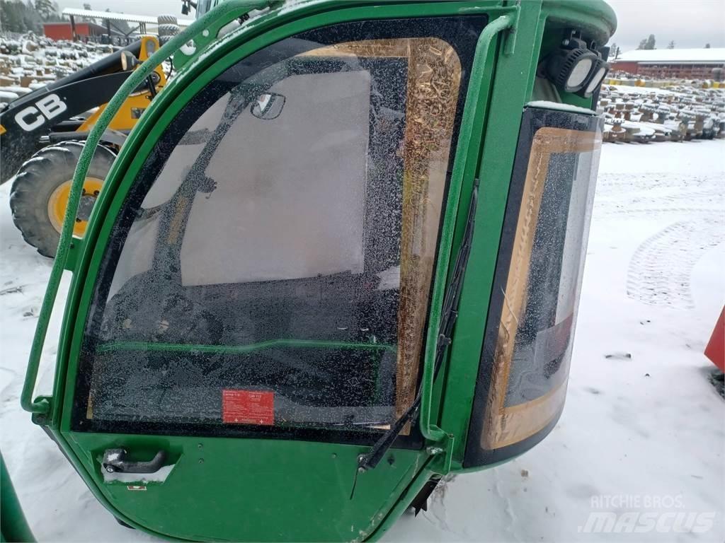 John Deere 1210e Καμπίνες και εσωτερικό