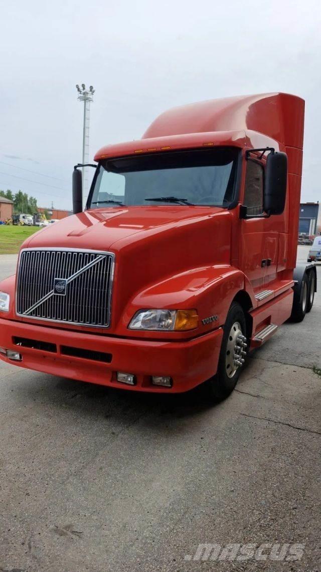 Volvo VNL-4 Τράκτορες