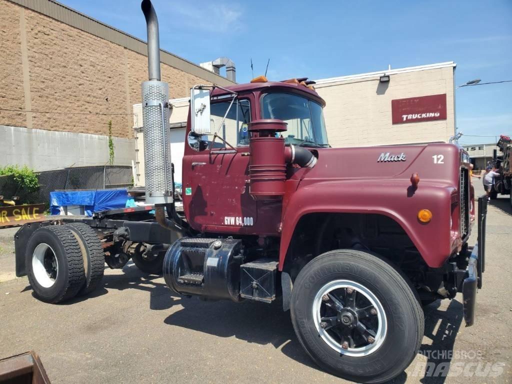 Mack RD 690 P Τράκτορες