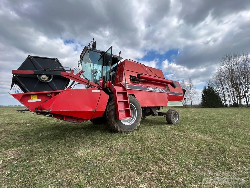 Dronningborg D4500 Θεριζοαλωνιστικές μηχανές