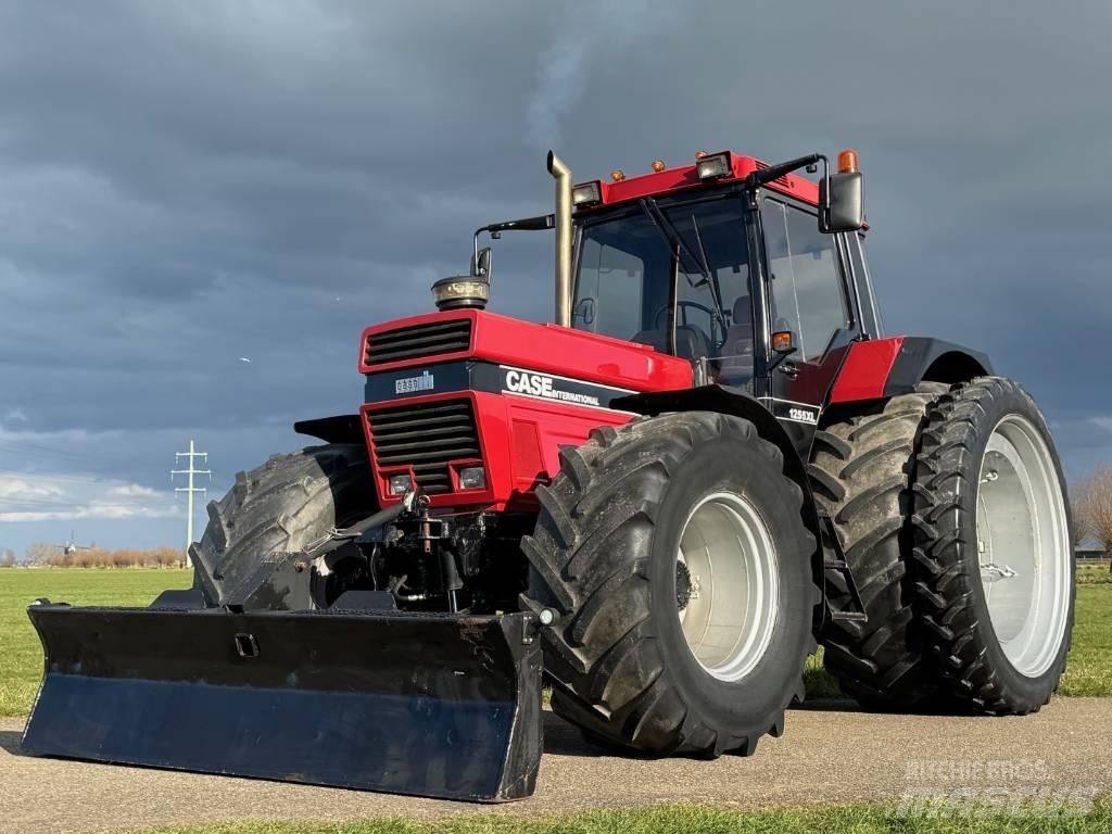 Case IH 1255 XL Τρακτέρ