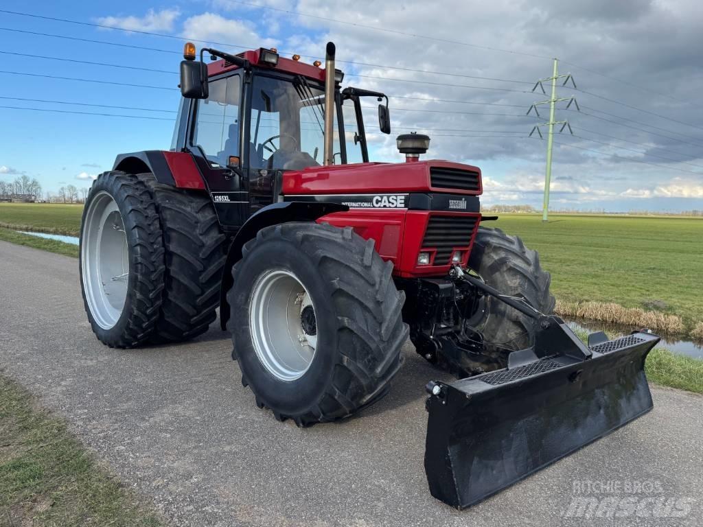 Case IH 1255 XL Τρακτέρ