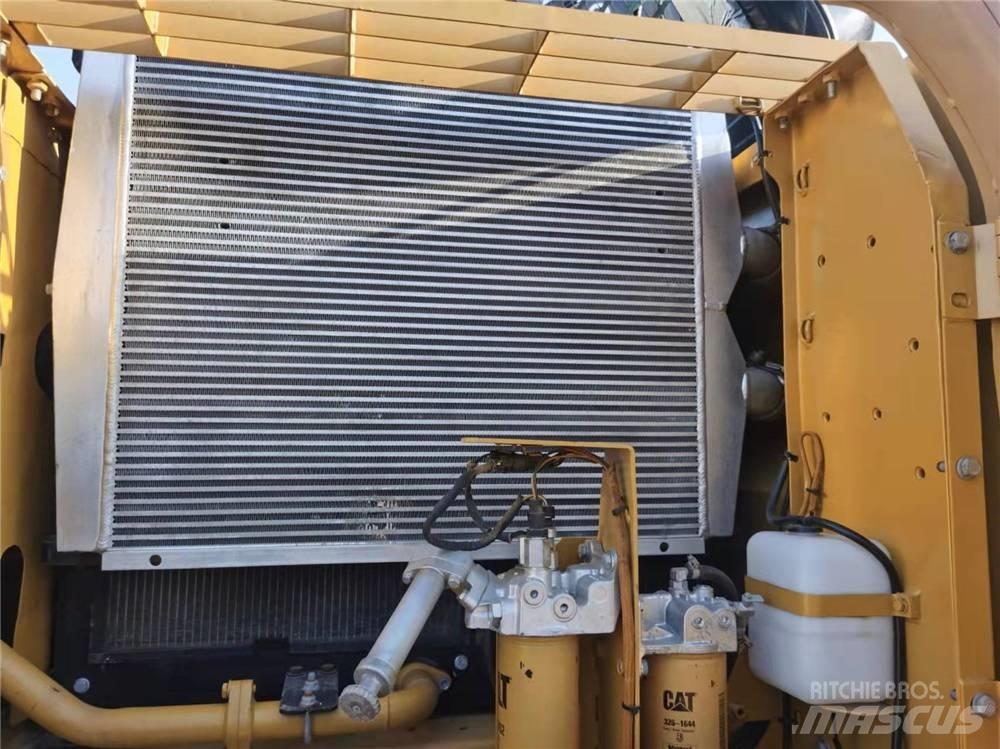 CAT 326D Εκσκαφείς με ερπύστριες