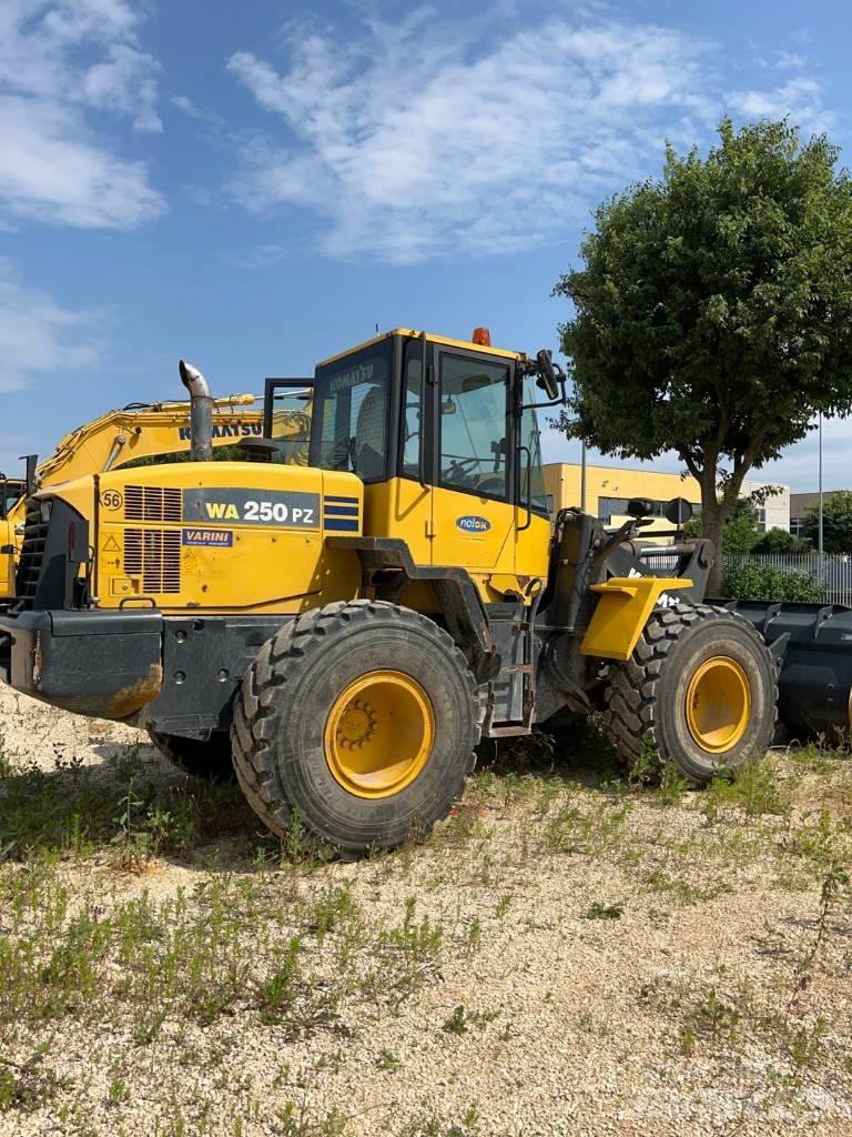 Komatsu WA 250 PZ-6 Φορτωτές με λάστιχα (Τροχοφόροι)