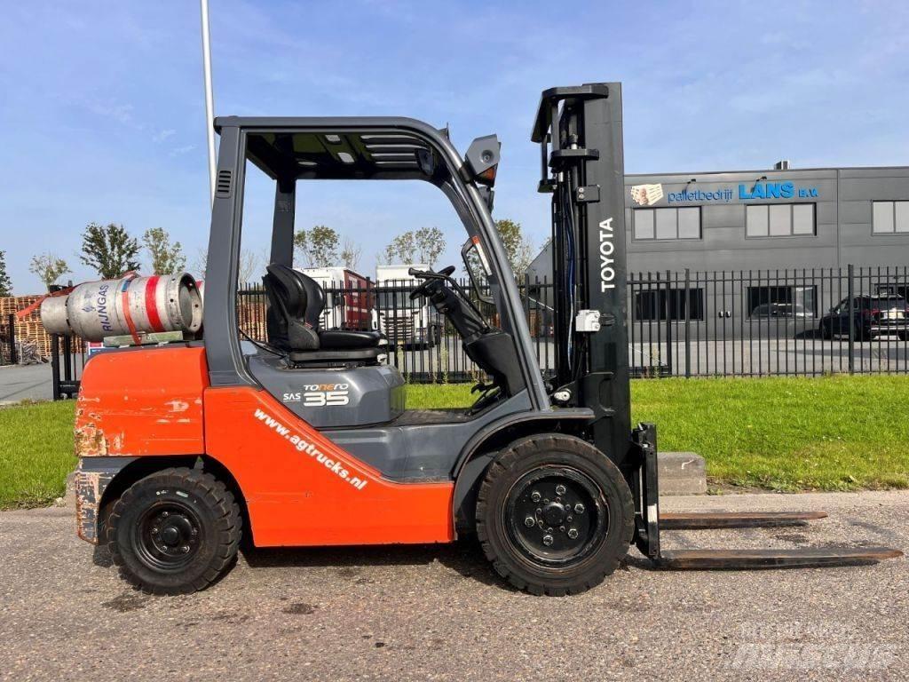 Toyota 02-8FGJF35 Περονοφόρα ανυψωτικά κλαρκ με φυσικό αέριο LPG