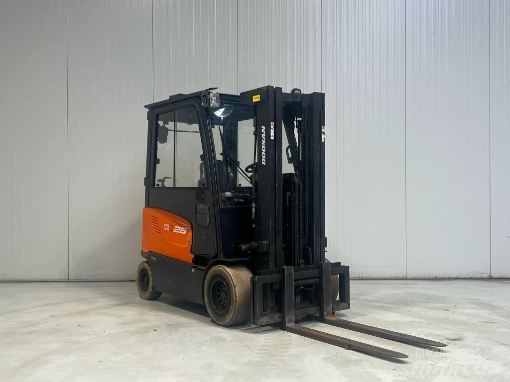 Doosan B25X-7 Ηλεκτρικά περονοφόρα ανυψωτικά κλαρκ