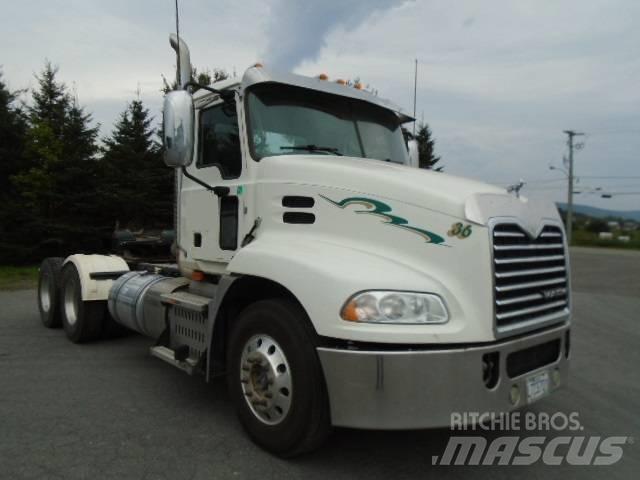 Mack CXU 613 Τράκτορες