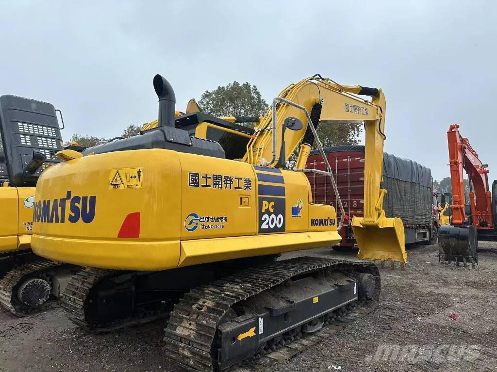 Komatsu PC 200 Εκσκαφείς με ερπύστριες
