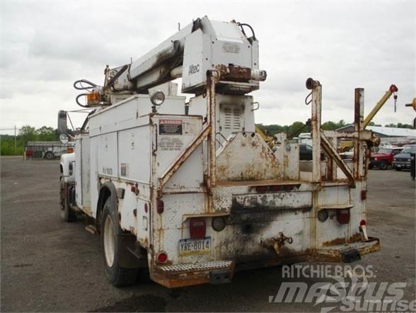 Altec D845B Εναέριες πλατφόρμες τοποθετημένες σε φορτηγό