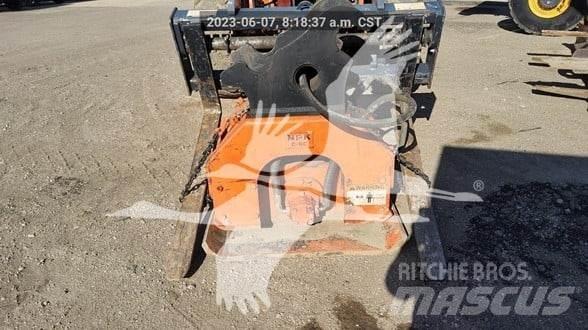 NPK C8C C8100 Ρυμουλκούμενοι οδοστρωτήρες με δόνηση
