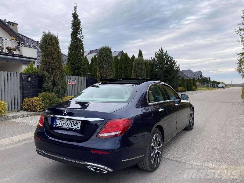 Mercedes-Benz E 300D Αυτοκίνητα