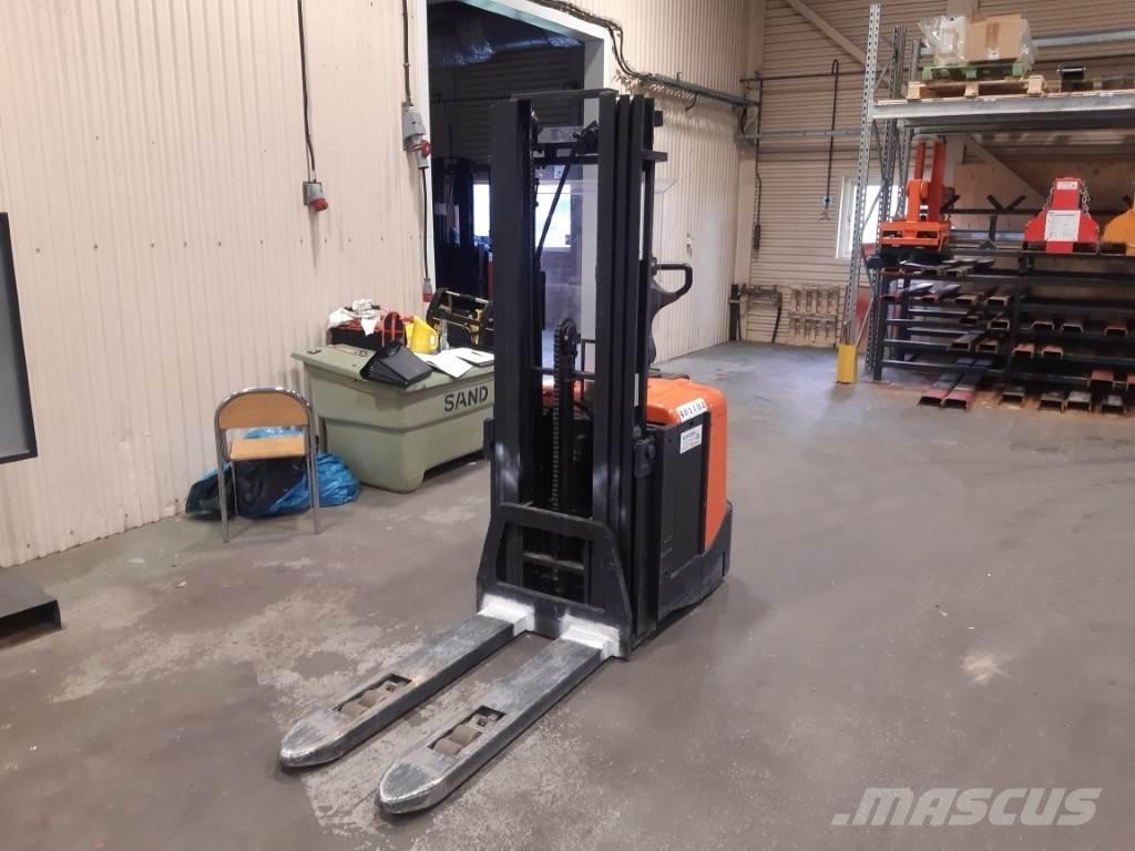 BT SPE125L Παλετοφόρα πεζού χειριστή με ιστό