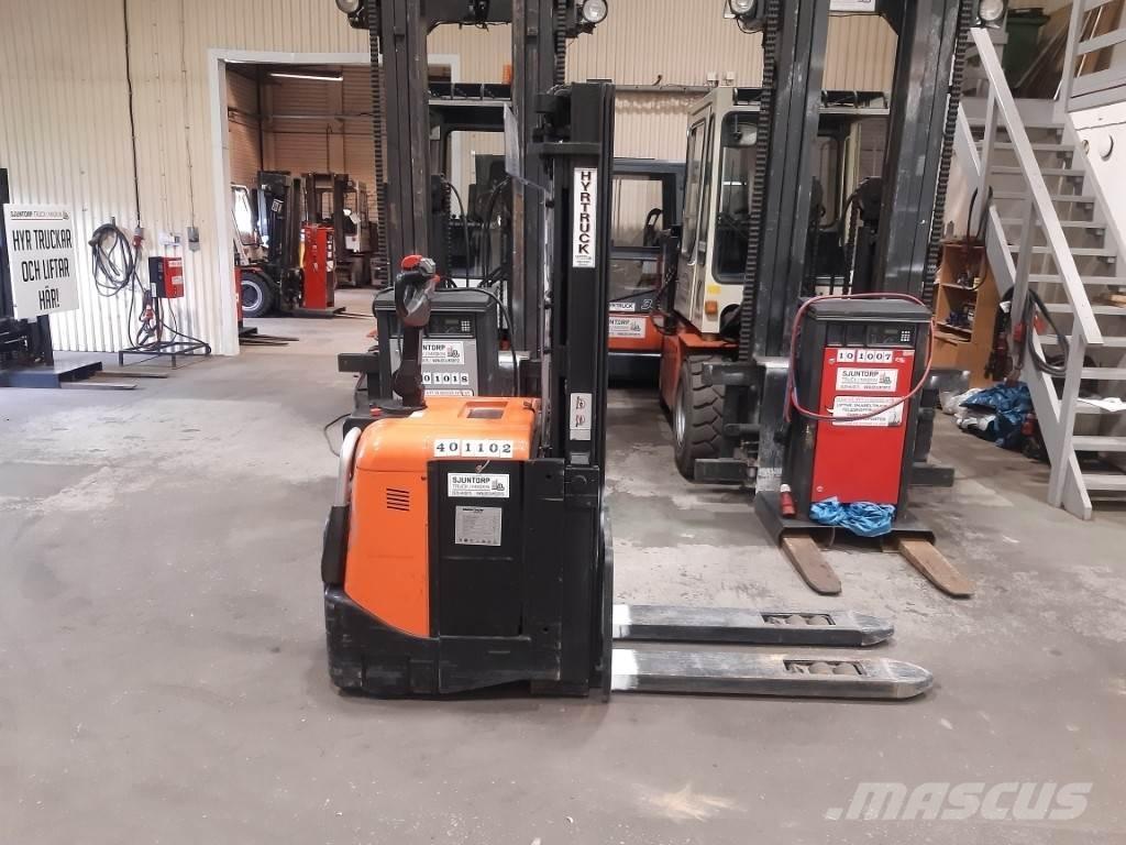 BT SPE125L Παλετοφόρα πεζού χειριστή με ιστό