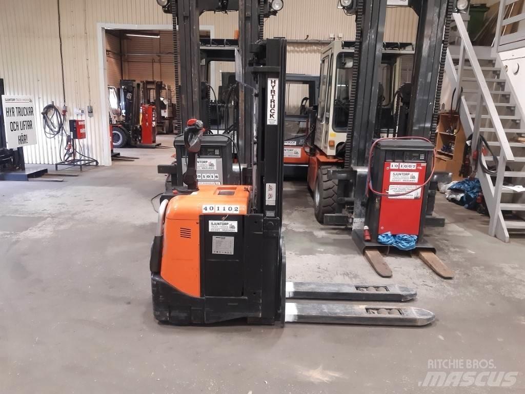 BT SPE125L Παλετοφόρα πεζού χειριστή με ιστό