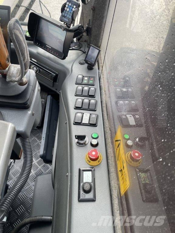 Komatsu 911.5 Θεριζοαλωνιστικές μηχανές