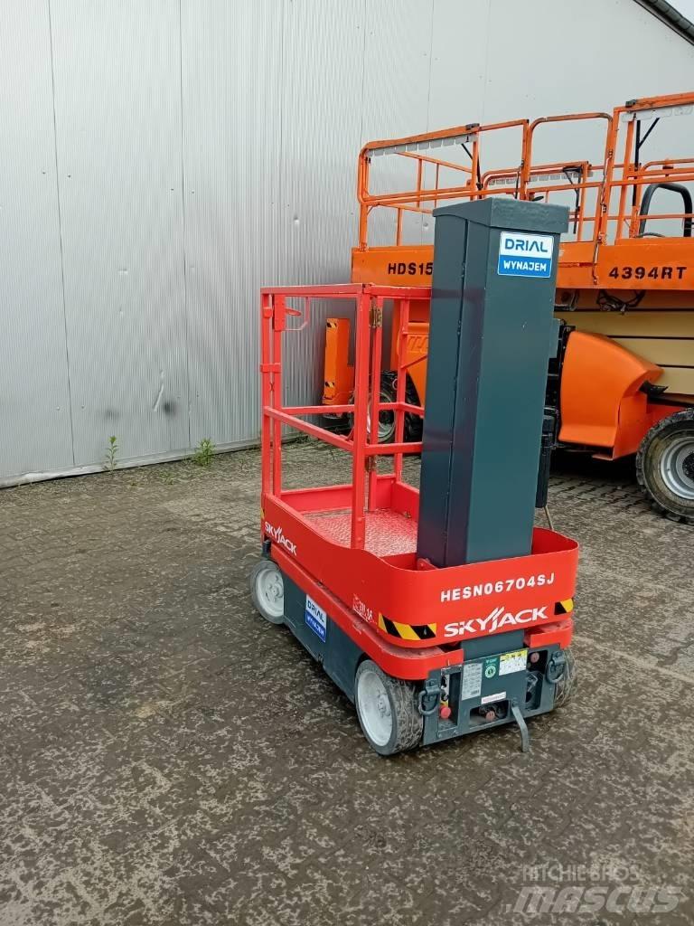 SkyJack SJ 16 Ανυψωτήρες με κατακόρυφους πυλώνες