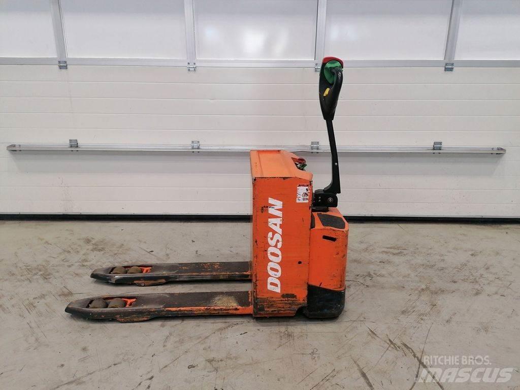 Doosan LEDH20M Χειροκίνητο περονοφόρο ανυψωτικό