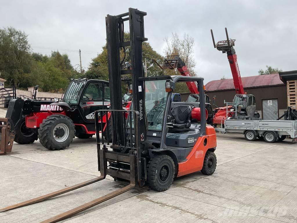 Toyota 02-8 FGF 25 Περονοφόρα ανυψωτικά κλαρκ με φυσικό αέριο LPG