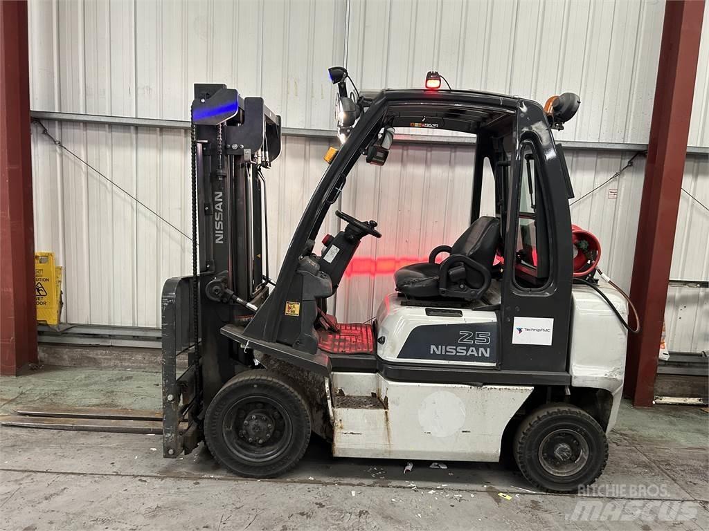Nissan U1D2A25LQ Περονοφόρα ανυψωτικά κλαρκ με φυσικό αέριο LPG