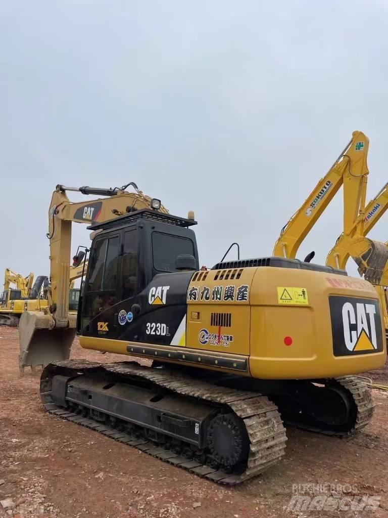 CAT 323 D L Εκσκαφείς με ερπύστριες