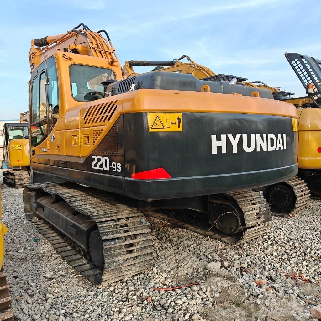Hyundai R220-9S Εκσκαφείς με ερπύστριες