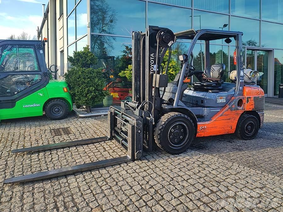 Toyota 02-8FGJF35 Περονοφόρα ανυψωτικά κλαρκ με φυσικό αέριο LPG