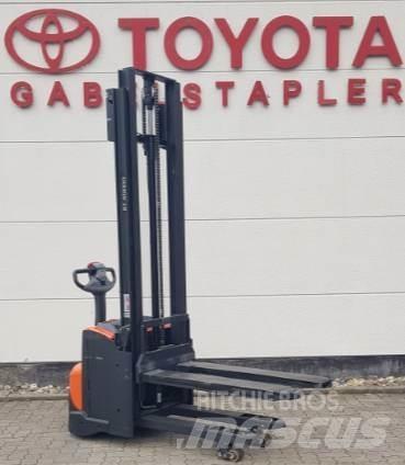 Toyota SWE120L Παλετοφόρα πεζού χειριστή με ιστό