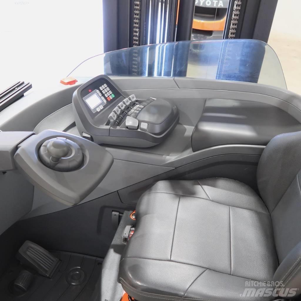 Toyota RRE200HC Ανυψωτικά στενών δρόμων