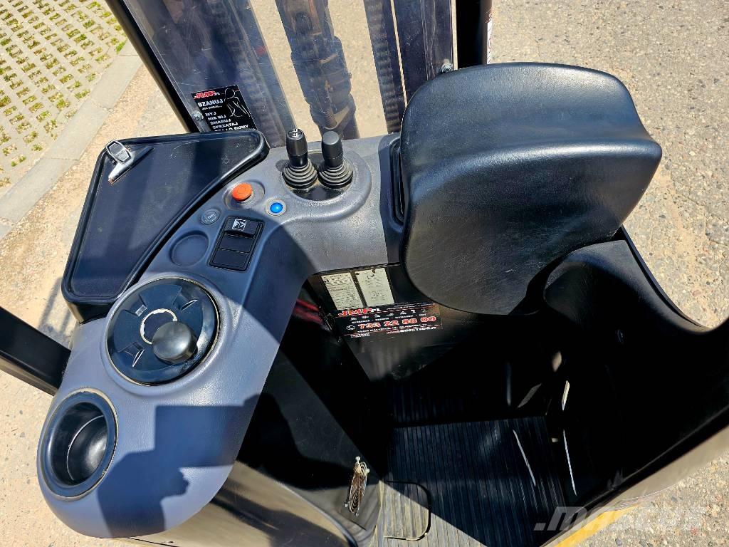 CAT NSR 16 N Ανυψωτήρας στενών διαδρόμων