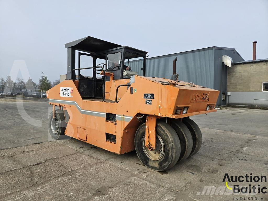 Corinsa CCN 1222 Κύλινδροι με επίσωτρα με αέρα