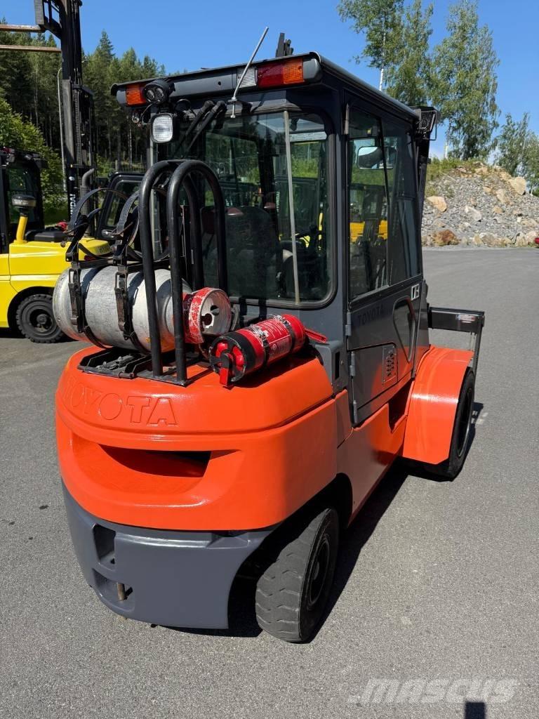 Toyota 02-7 FGF 30 Περονοφόρα ανυψωτικά κλαρκ με φυσικό αέριο LPG