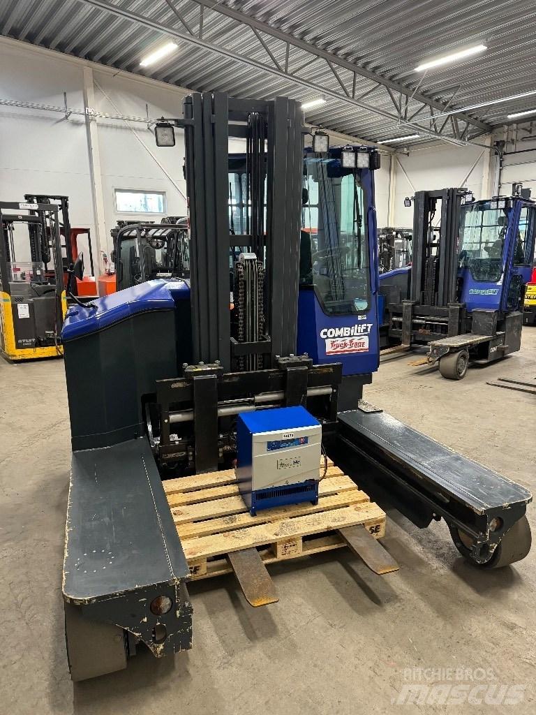 Combilift C4500ET Ανυψωτικά στενών δρόμων 4 κατευθύνσεων