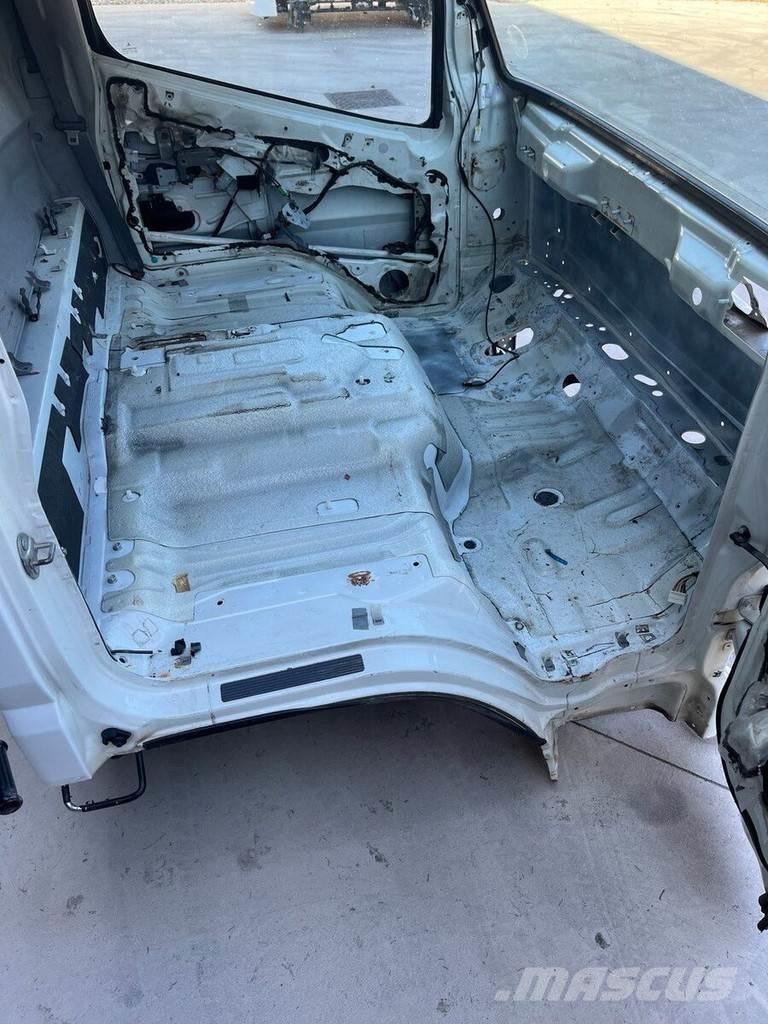 Mitsubishi S MODEL Καμπίνες και εσωτερικό