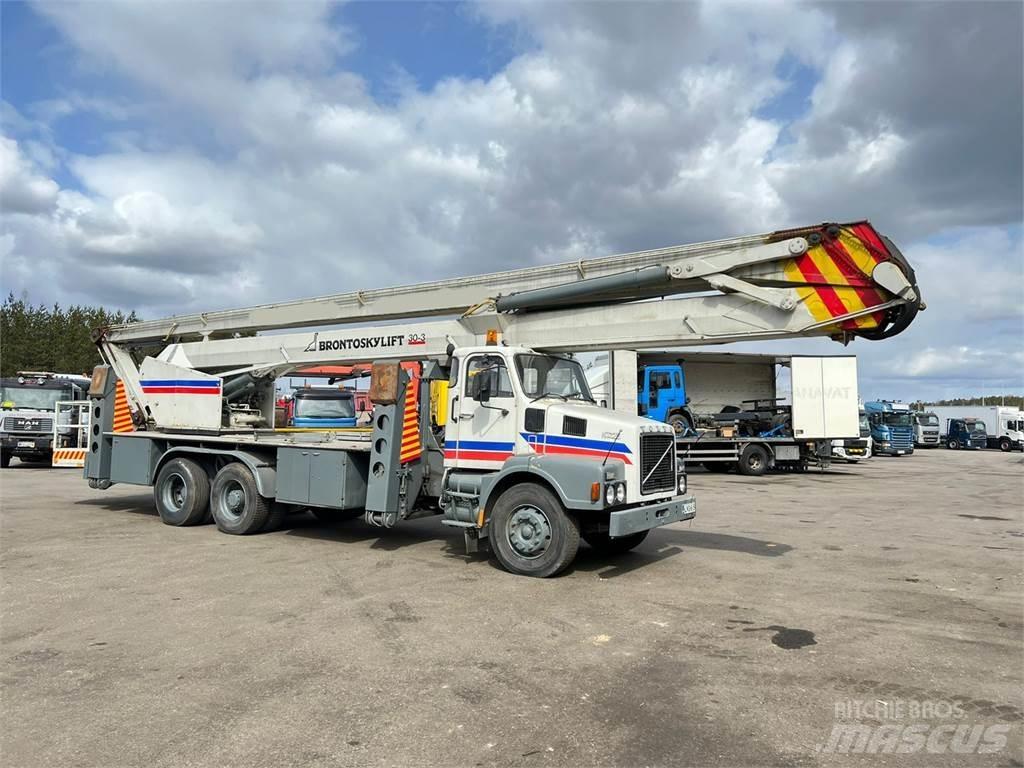 Volvo N12-1-V-6X2 Φορτηγά με Γερανό