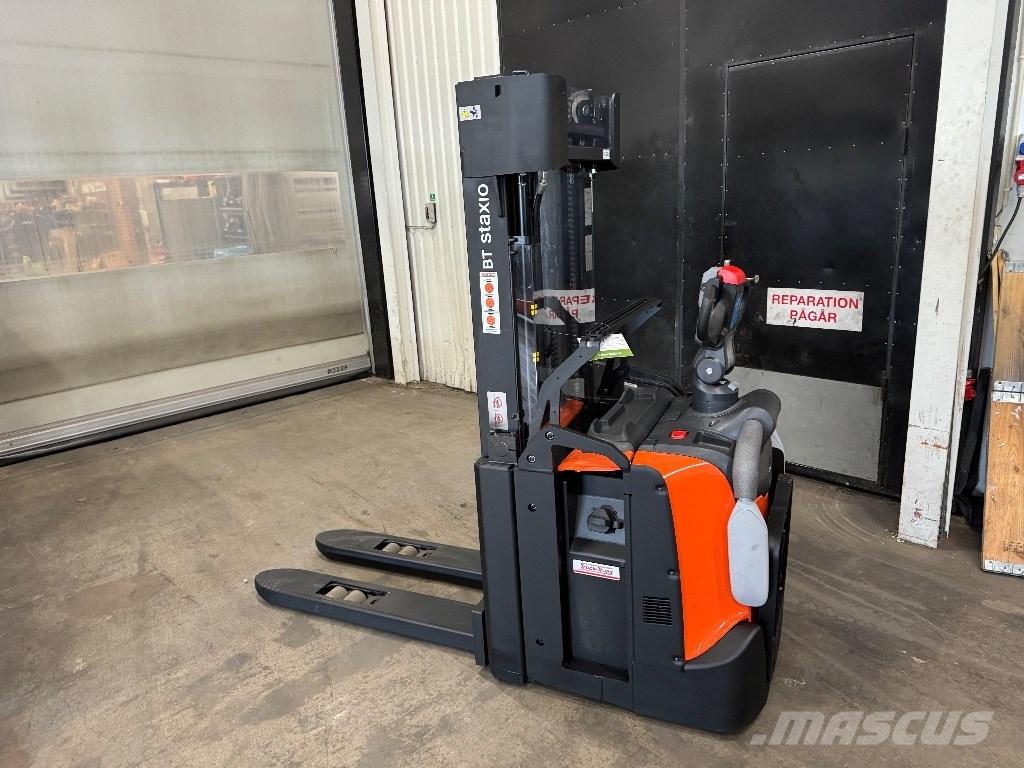 Toyota SPE140L Παλετοφόρα πεζού χειριστή με ιστό