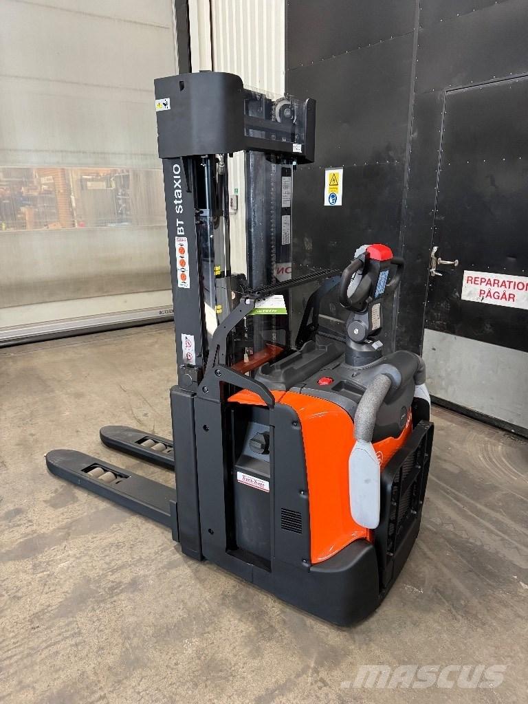 Toyota SPE140L Παλετοφόρα πεζού χειριστή με ιστό