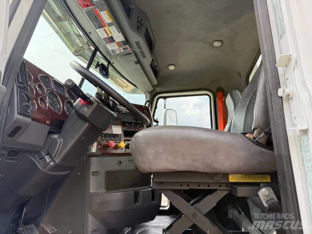 Mack CXU 613 Τράκτορες