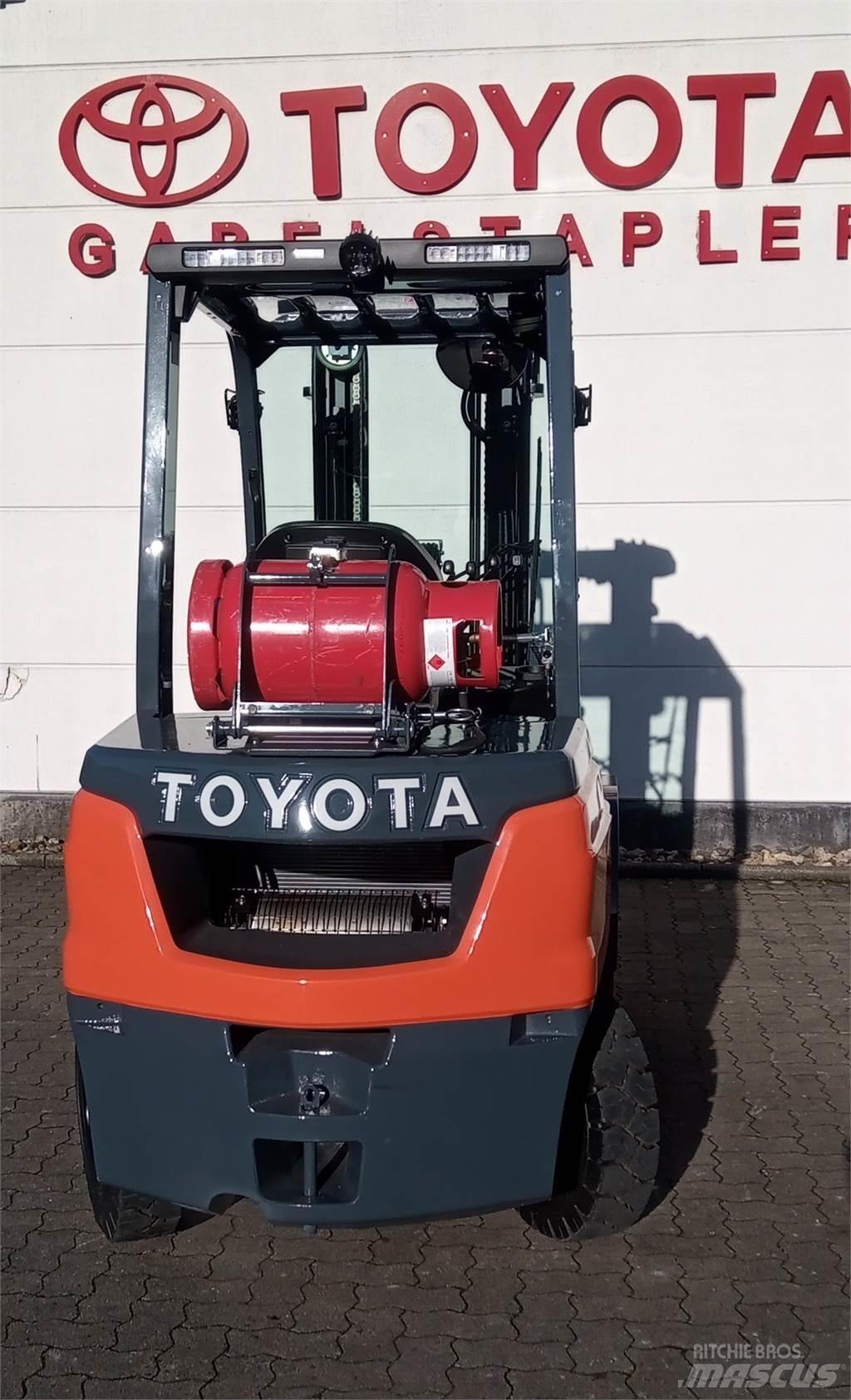 Toyota 02-8FGF30 Περονοφόρα ανυψωτικά κλαρκ με φυσικό αέριο LPG