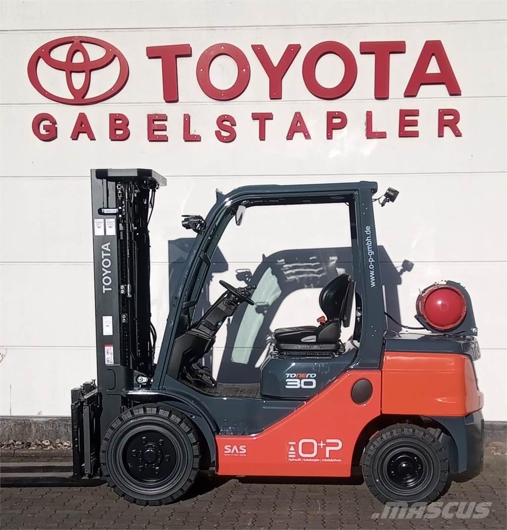 Toyota 02-8FGF30 Περονοφόρα ανυψωτικά κλαρκ με φυσικό αέριο LPG