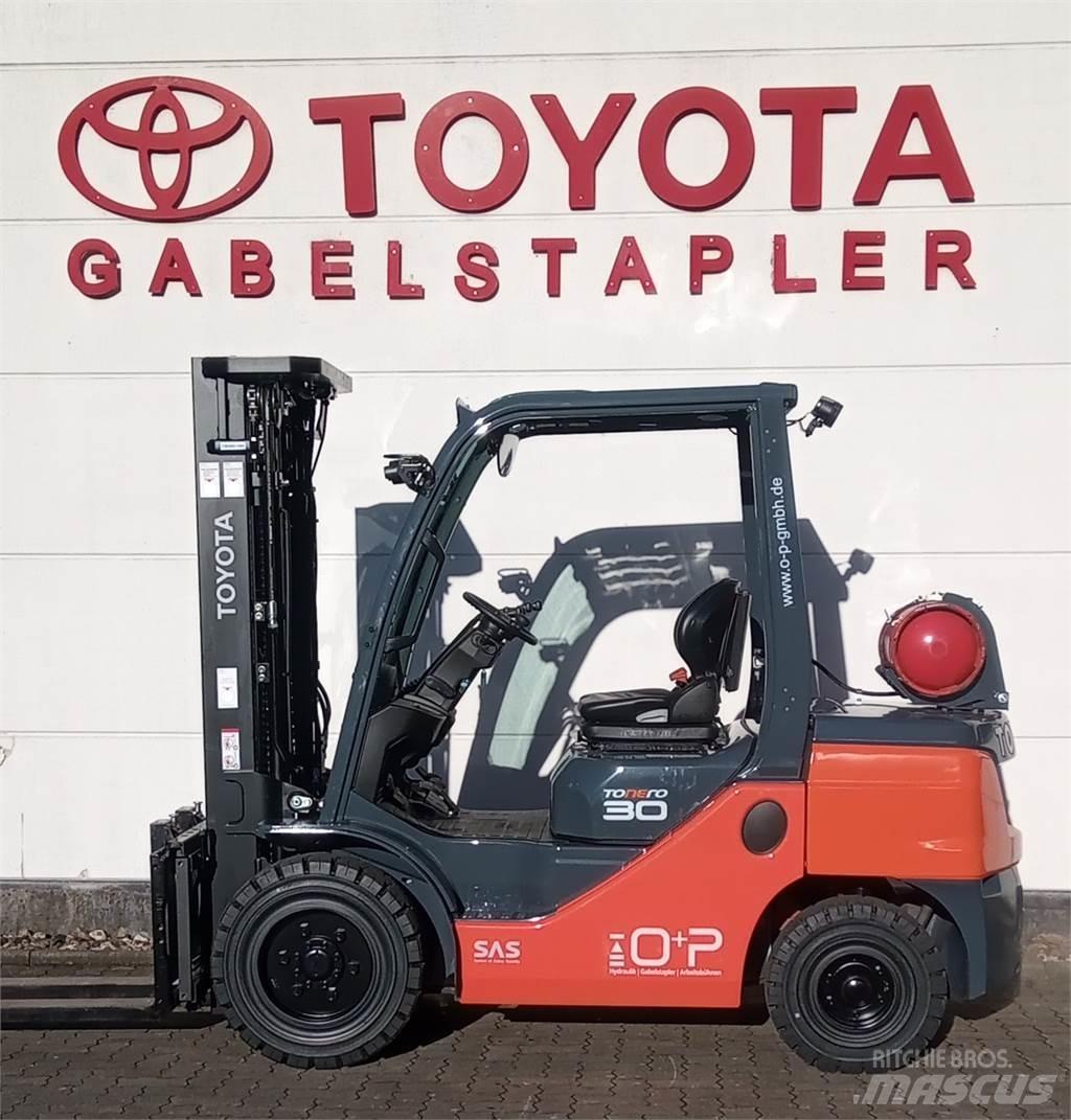 Toyota 02-8FGF30 Περονοφόρα ανυψωτικά κλαρκ με φυσικό αέριο LPG