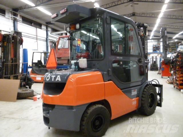 Toyota 52 - 2 - FDJF 35 Πετρελαιοκίνητα Κλαρκ