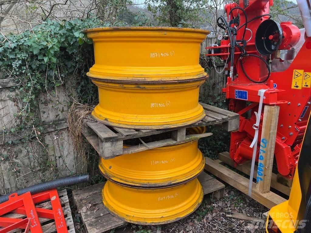 JCB 4 x Wheel Rims Ελαστικά και ζάντες